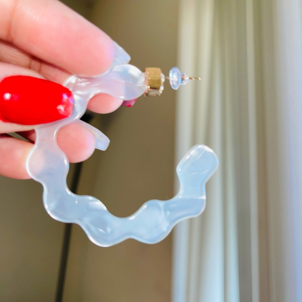Zenzii earrings white